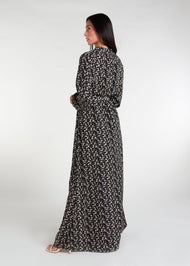 This maxi dress boasts a raised mandarin neck line with subtle pleats, as well as the option to cinch it in at the waist. It also features discreet side pockets and is made from a lightweight, airy fabric. Base colour is black with ditsy small cream daisy print all over.