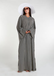 This print kaftan features side slits to allow for ease of movement. The free-flowing design makes it ideal for the summer season. For a snugger fit, consider sizing down as the kaftan is loose-fitting. Black and white stripes print.